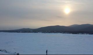 向前!向前!向前!我们的队伍向太阳!脚踏着祖国的大地,背负着民族的希望,我们是一支不 我们的祖国像太阳